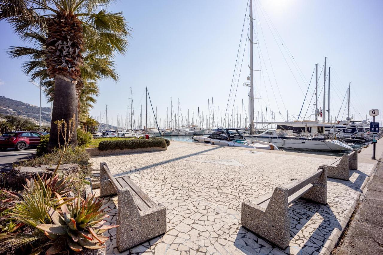 Aregai Marina Exclusive Seaside Apartments Санто-Стефано-аль-Мар Экстерьер фото